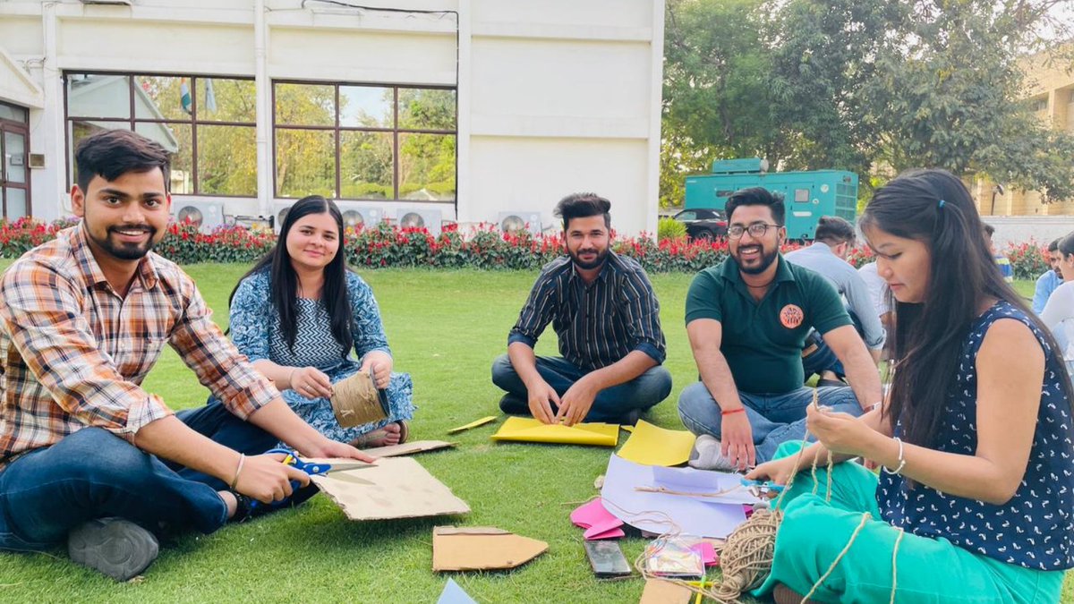 Seasiainfotech's tweet photo. This day marks the start of the #environmental movement. A little care of the #environment is one step closer to a safer future. Believing strongly in the notion, #Seasians came up with the marvelous idea for the theme of #EarthDay, and we got 3 #winners among our participants. https://t.co/BpppHdJ3vs