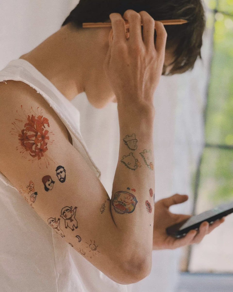 renn_wangy's tweet photo. im in luv with Zhengting's tattoo stickers♥ https://t.co/7TSTXCPHLO