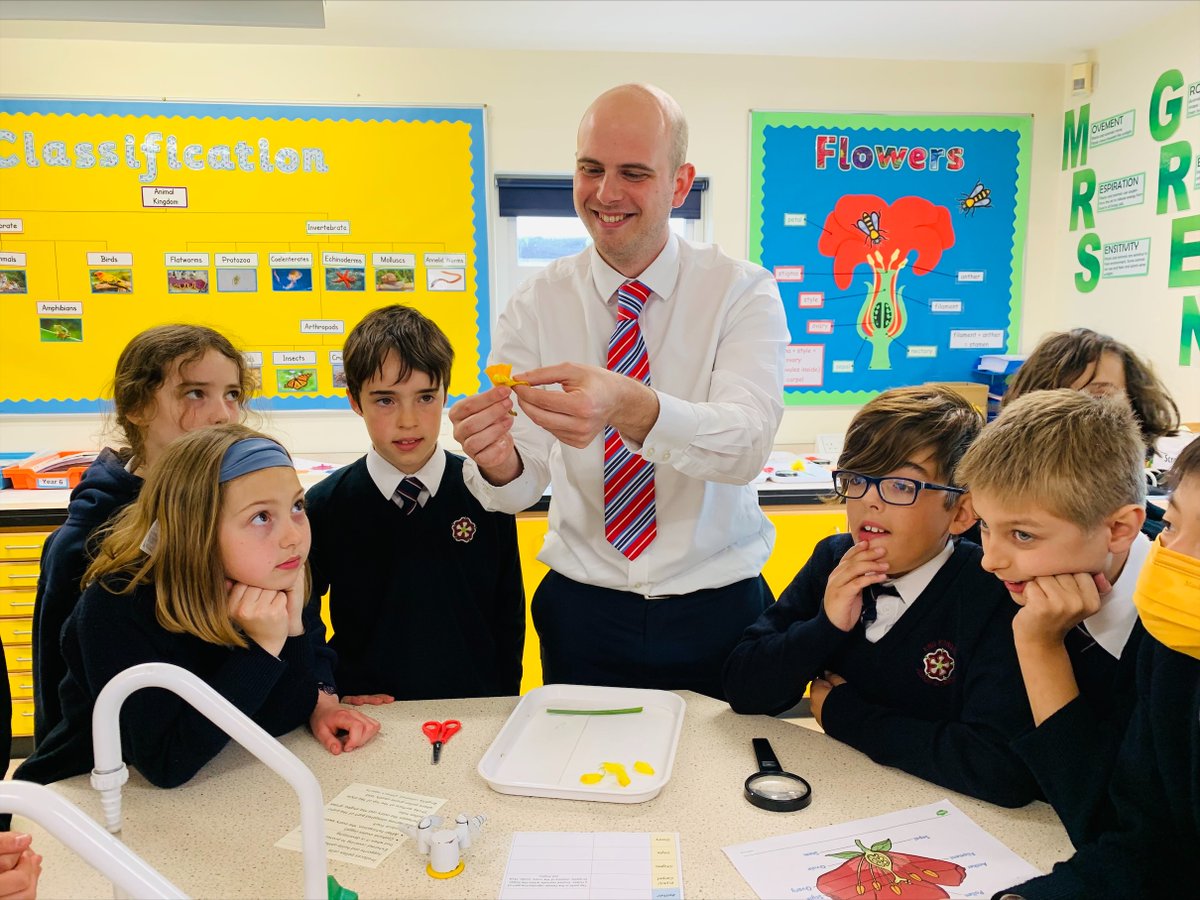 KESBathJunior's tweet photo. Heading up our brilliantly engaging and creative Science programme here at KES, we are delighted that Mr Carter has been shortlisted for a Primary Science Teacher Award!
#KESBathInspire #KESBathJnrSTEM #KESBathJnrLearning https://t.co/LXwJTxPzBF