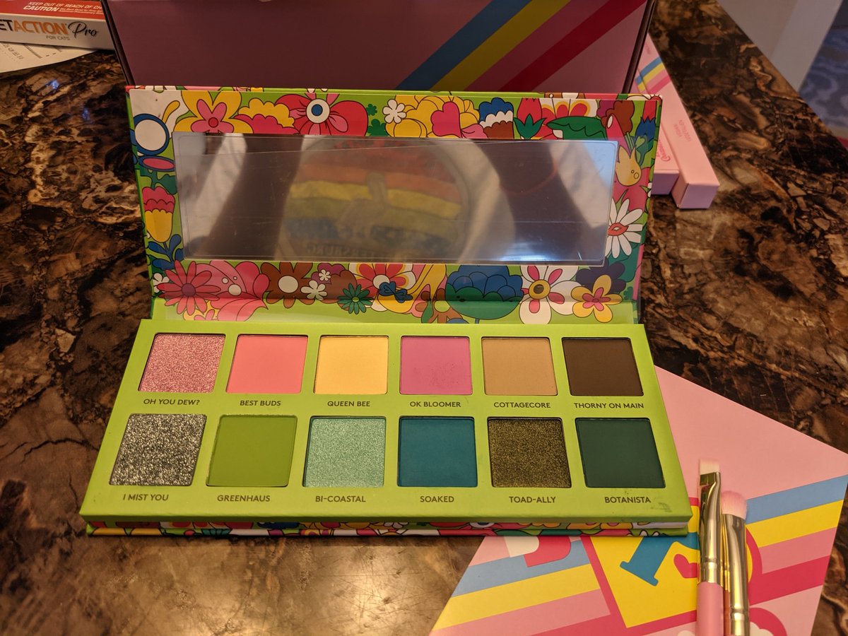 siqada's tweet photo. Happy Earth Day @TrixieCosmetics #EarthDay2022 https://t.co/6gEXJYqCTt