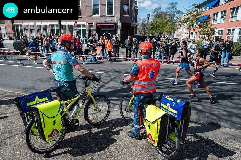 First Responder Bike Team in action. Ambulance team Don and Christian were at the Rotterdam Marathon. “It was good to experience that in large crowds like these, a bicycle arrives much faster on the scene than a motorized vehicle.”

#ambulancefiets #bikepatrol #dienstfiets