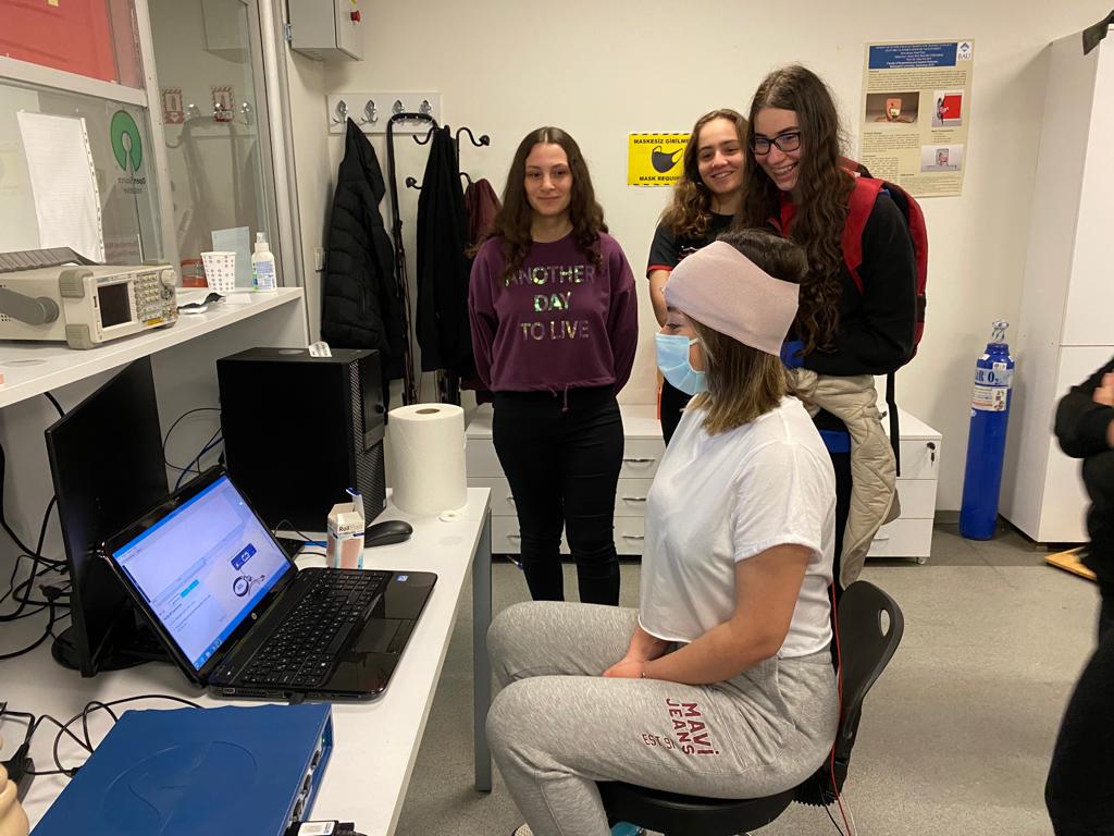 Ömerli Kampüsü Anadolu Lisesi öğrencilerimiz Bahçesehir Üniversitesi'nde seçtikleri bölümlerde atölye çalışmaları gerçekleştirdi. 
Destekleri için Bahçesehir Üniversitesi tanıtım ekibine teşekkür ederiz.