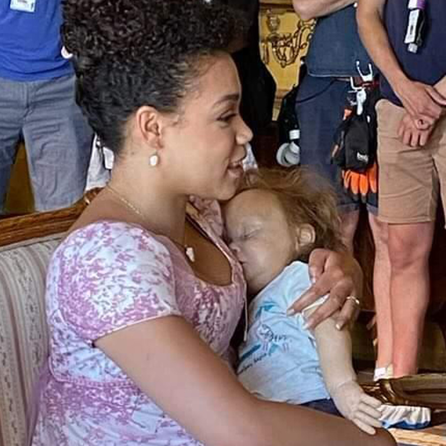 RealRubyBarker's tweet image. Got sent this today; meet Oliver #4, the nightmarish doll we had for #bridgerton rehearsals, who reminded me of a certain horror film character...

Shout out to my amazing make up artist Diana (instagram.com/dianaestradahu…) for the picture x Sir Phil pics soon!