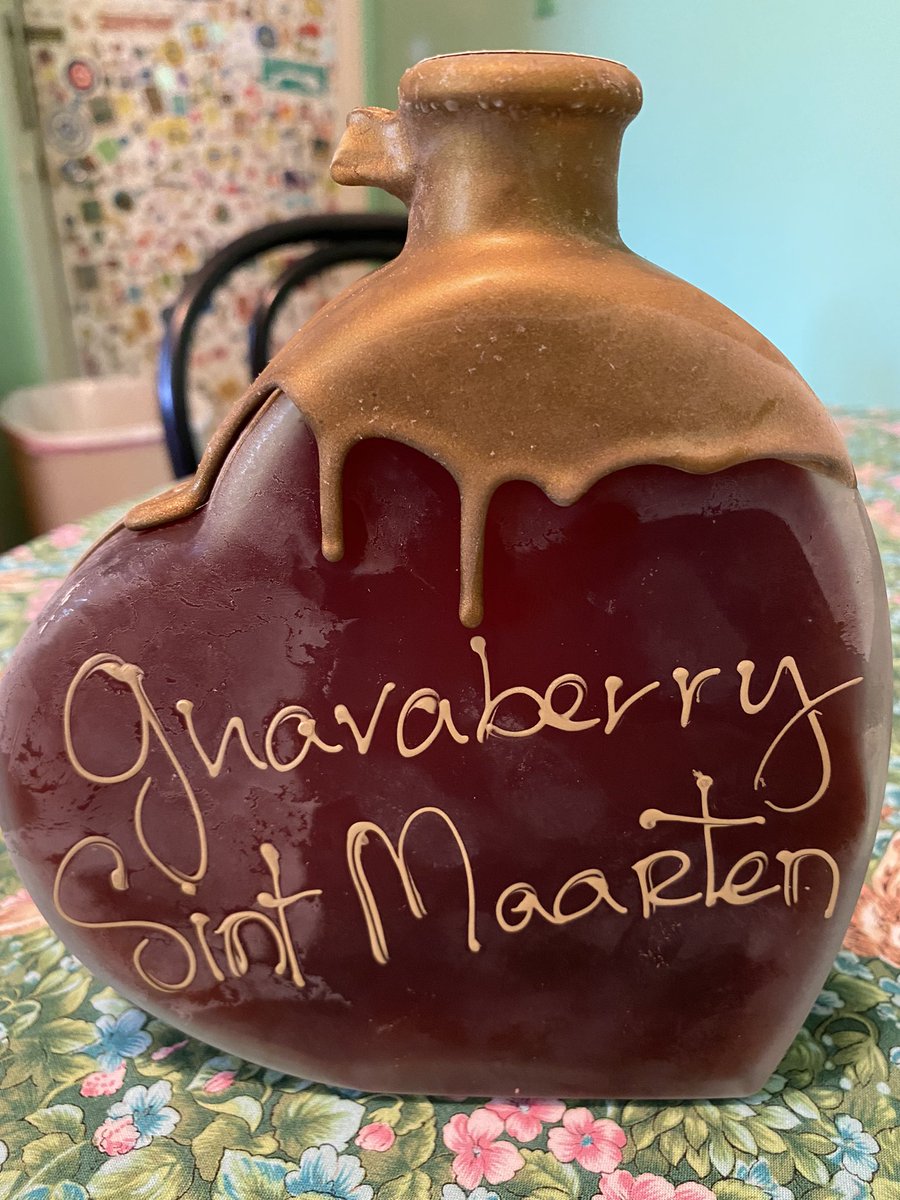 pjlihb's tweet image. Yummmm!  Gifted this beautiful bottle of #Guavaberry from my neighbor. #SintMaarten 🥰