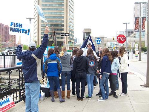 RegretfulPirat1's tweet photo. #Earthyday Rally @NatlAquarium #FishRights https://t.co/mlukV2J8US