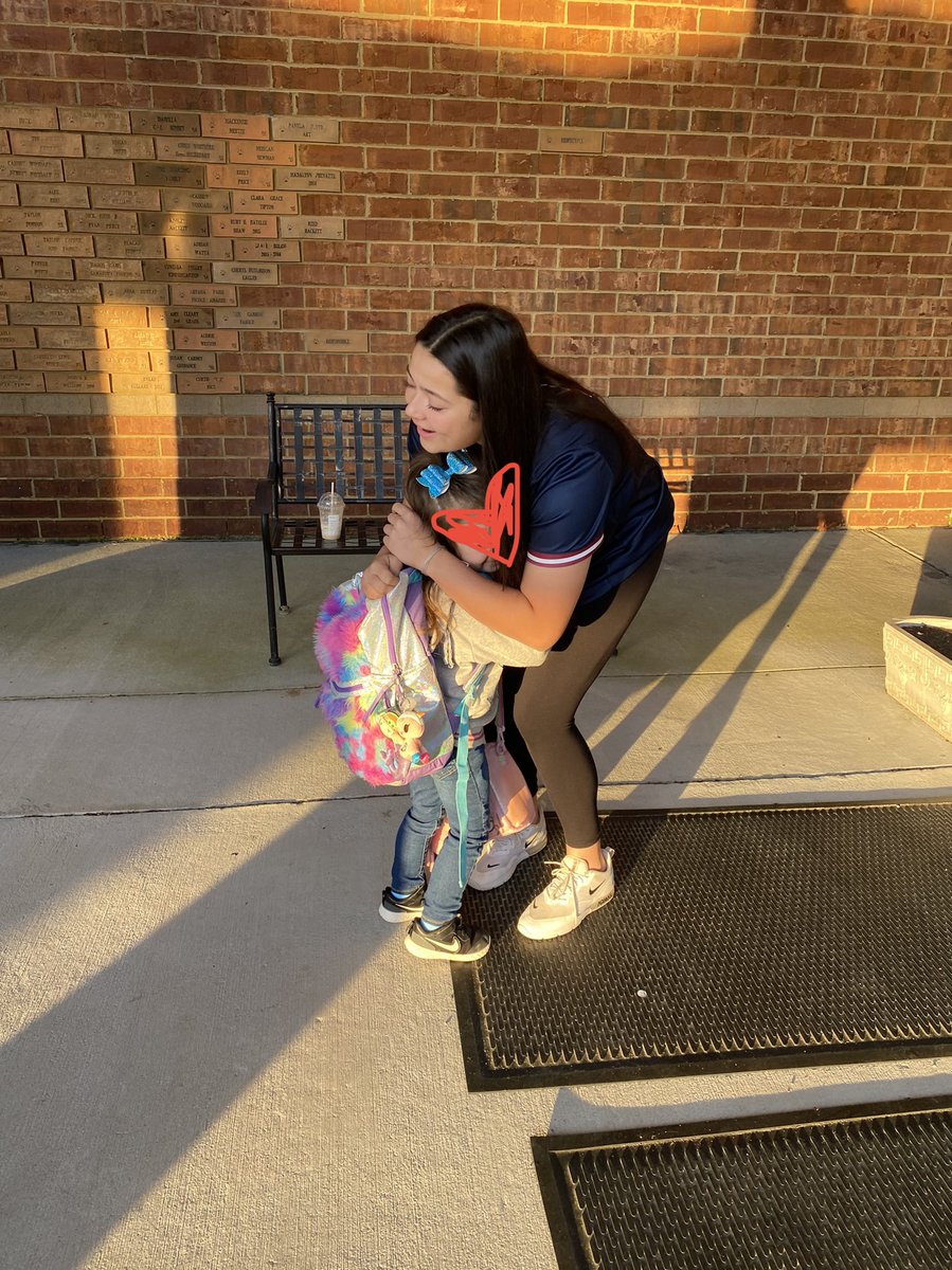 WKHSsoftball's tweet photo. We had the sweetest morning opening up car doors, giving out lots of hugs, high ✋🏽s, and “HAPPY FRIDAY!” shoutouts to our friends at @CSESHuskies this morning to get their day going! We love our school partnerships in the White Knoll community! ❤️ #futuretwolves https://t.co/vRyXFKzp7Q
