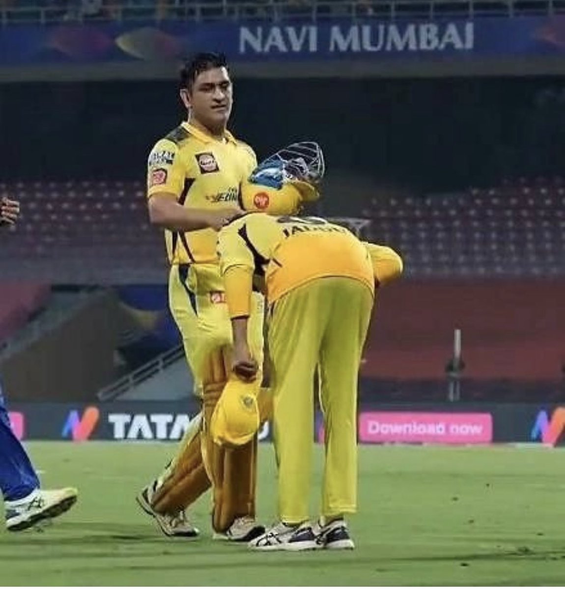 SinghSmita2804's tweet photo. MS DHONI 💛
#theultimatefinisher✌🦁 https://t.co/ImfxEZJtle