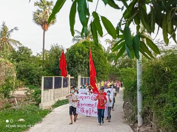 kayaprilnyein1's tweet photo. Young residents in Bein Nwe Chaung village, eastern Yinmarpin Township took their 361st day of Never Cold-blooded Shwe Nwe Thway strike column in this evening.

#GenocideAwarenessMonth
#GenocidalMilitary #2022Apr22Coup
#WhatsHappeningInMyanmar https://t.co/gUM6o5kavR