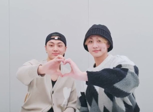 amaribuyz's tweet photo. 𓂃 𓄹   JAYWON LIVE GIVEAWAY 𓄹 𓂃

1 winner of ₱100 gcash !

𓏔 like and rt
𓏔 mbf (ifb bns accs)
𓏔 reply “ jaywon live totoo na ”
𓏔 ends tomorrow 

goodluck 🫶🏻 https://t.co/7qNgB9Pu2s