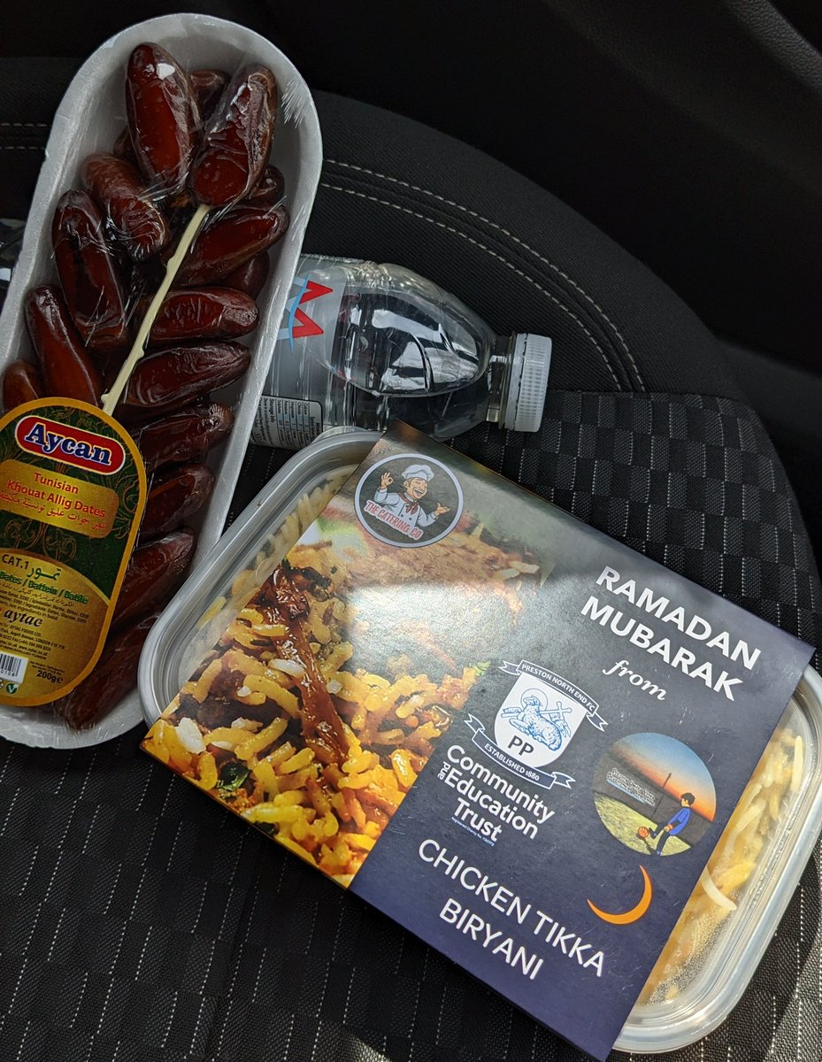 shout-out to <a href="/pnefc/">Preston North End FC</a> <a href="/pnecommunity/">Preston North End Community and Education Trust</a> <a href="/prestonunited/">Prestonunited</a> &amp; @thecateringco1 for handing out #ramadan meal packs outside the mosque today after friday prayers ❤️ #community