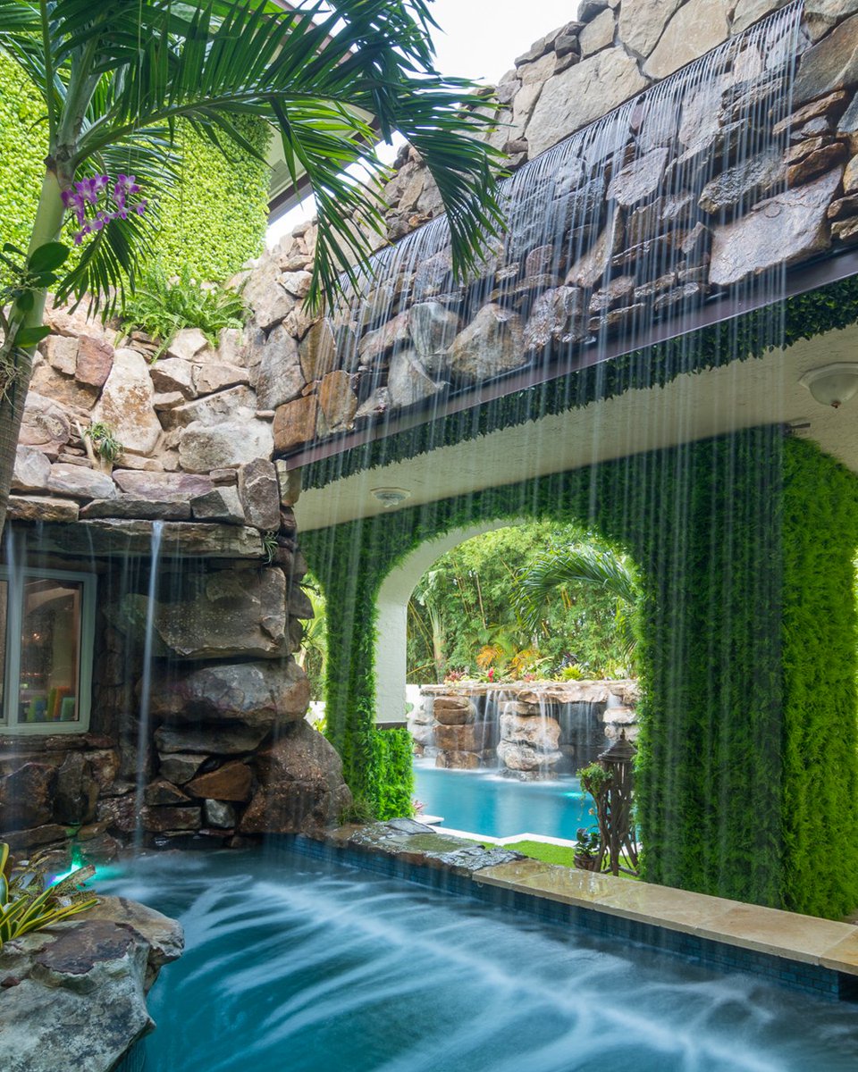 LagoonsDesign's tweet photo. Would your #insanepool have a rain curtain water feature?
#lucaslagoons #poolside #pooldesign #poolparty #raincurtain #backyardinspo https://t.co/zVWBUhZIfI