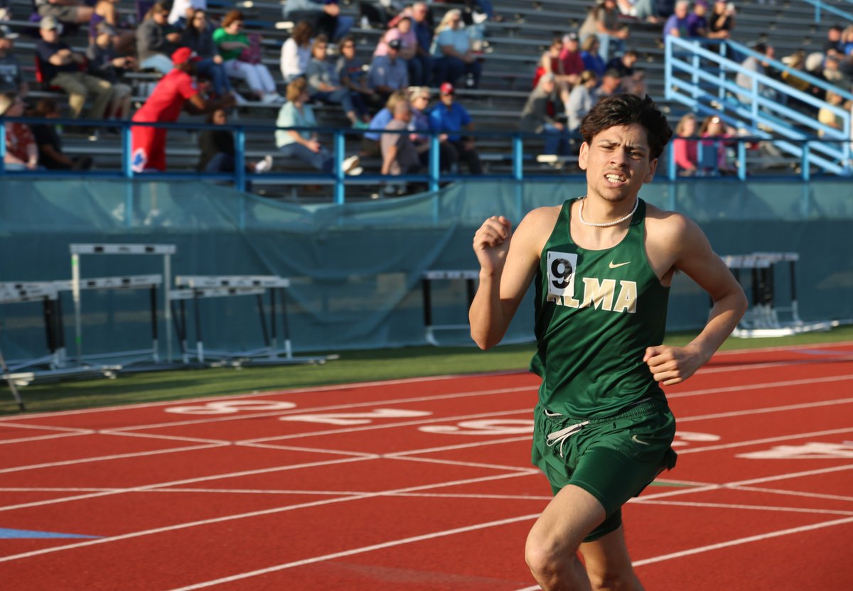 Alma sophomore Brayden Welch ran a 4:34.93 Thursday at the McDonald's Relays, a season PR. 
<a href="/alma_track/">Alma_track</a> <a href="/AlmaSchools/">Alma School District</a>