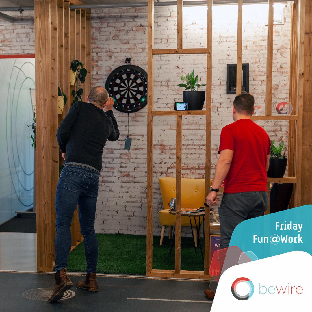 bewirebe's tweet photo. Het is weeral #friday! Tijd voor een dartske 🎯op ons #granboard met een pintje of iets fris! 🍻🥤 Geniet van het weekend! #friyay #funatwork #bestworkplace #darts https://t.co/UB496QTqPv