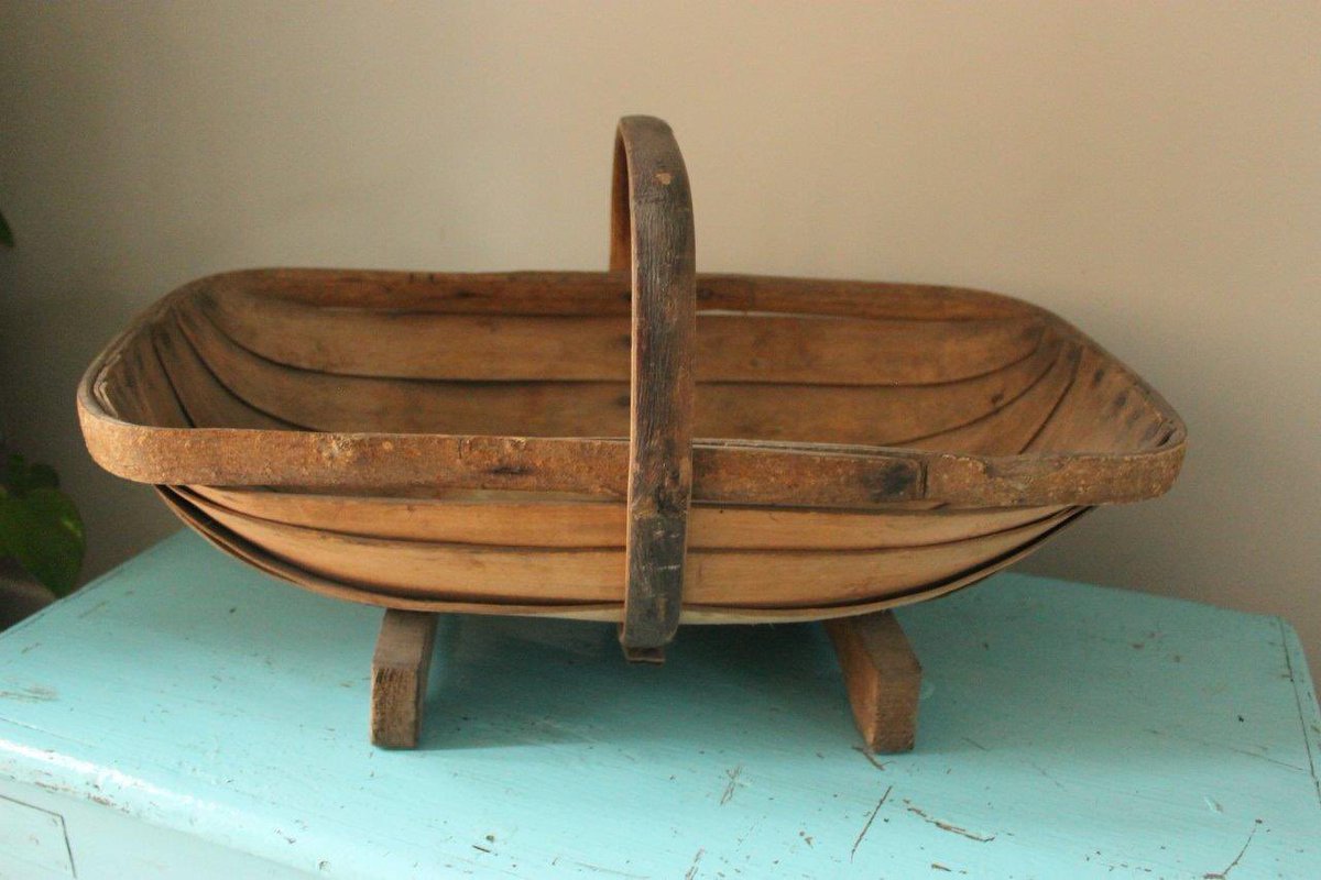 JosRiches's tweet photo. This large vintage #Sussex #trug is gorgeous! No gardener or allotment owner should be without one. Available from the online shop now! #gardening #garden #allotment #harvesting https://t.co/QJizwnhceT