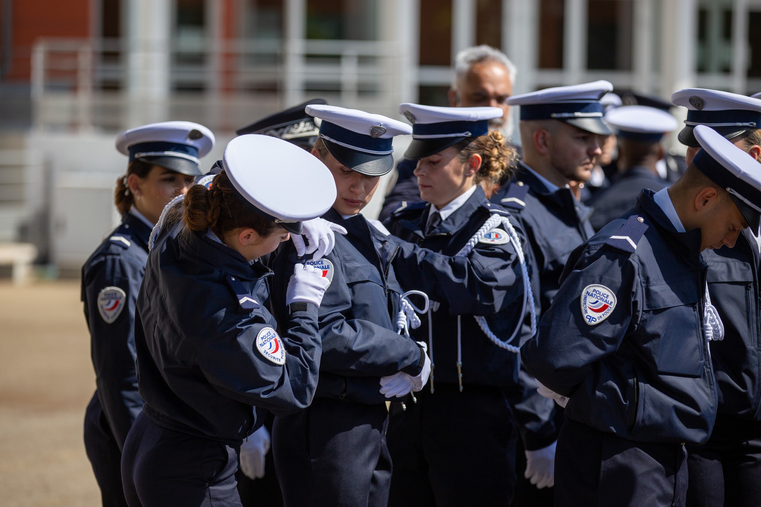 Police nationale on Twitter "[JeudiPhoto] Des camarades pendant une année, des collègues toute