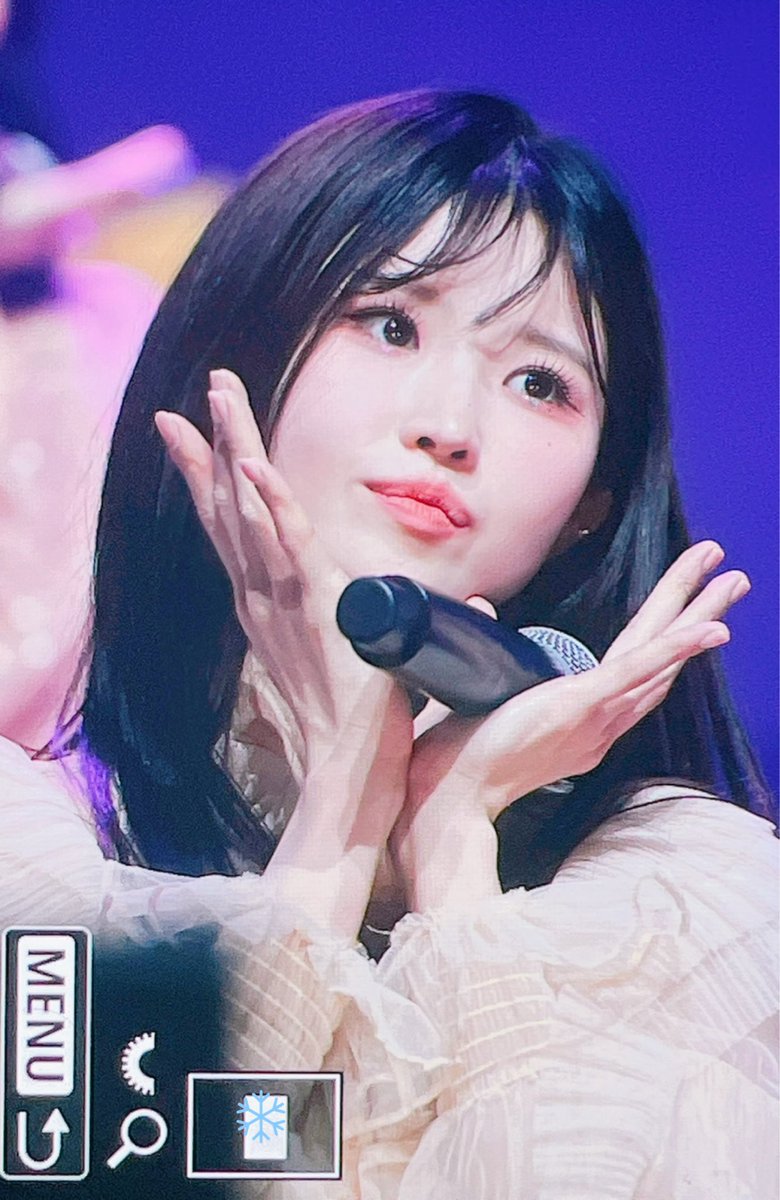 snowflake970929's tweet photo. 220422

#fromis_9     #프로미스나인      #송하영 https://t.co/6hz2JJ6hiu