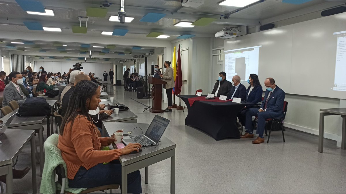 maxgomezt's tweet photo. Inició en @URosario en #Bogotá el 1er taller #CalidadEsDeTodos de un total 6 sesiones con la temática de evaluación de las condiciones de calidad en las prácticas de los programas de educación superior en el área de la salud, que se realizarán en diferentes regiones. Abro hilo 🧵 https://t.co/W9b1mPK0PS