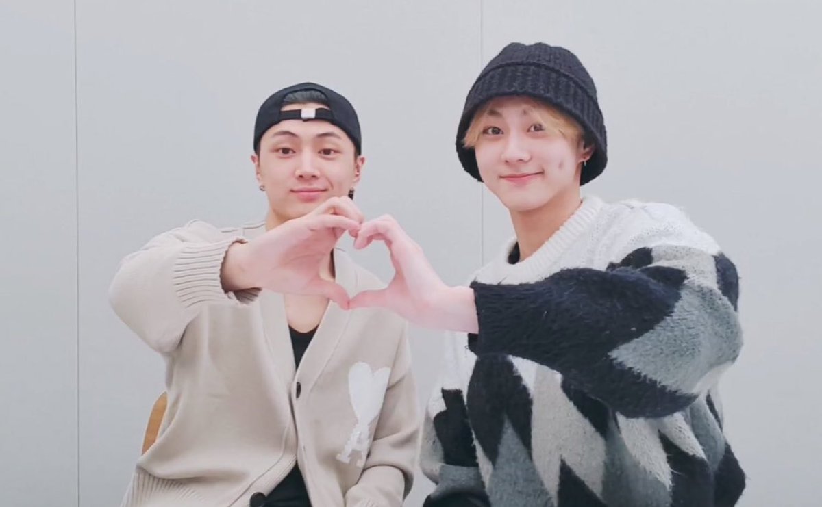 bbabiiblue's tweet photo. เขินขนาดมือwa🥹 #jayjungwon #JayWonVLive #jaywon #เจย์จองวอน https://t.co/J1l8BAf1Yd