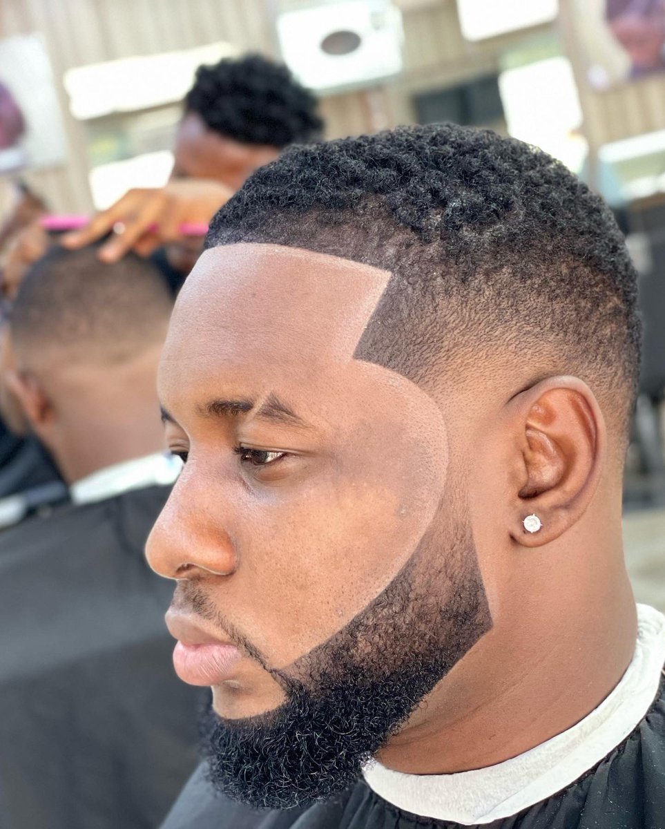 Celebritybarbe's tweet photo. Do you care for a haircut today..?? 
:
The weekend is just at the corner .. ☎️ 0240983722 / 0550751659 https://t.co/M9mt8kCKgj