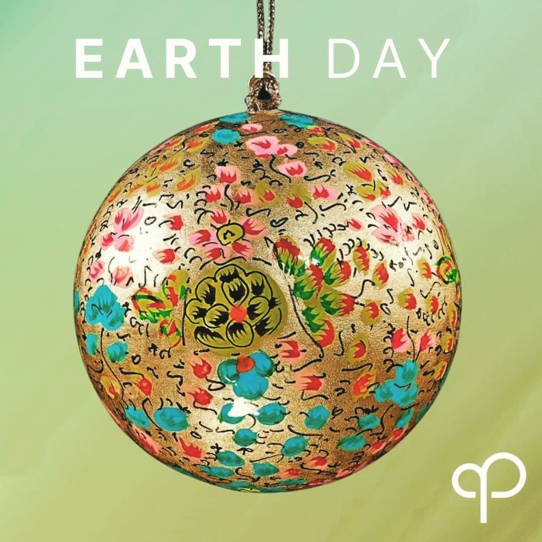 PeachPerfect2's tweet photo. The theme of this year's #EarthDay is investing in our planet, incl supporting local communities 🌍 Buying Honest: Love our Planet's #biodegradable papier mâché ornaments supports the way of life of Kashmiri craftspeople so check out these lovely gifts https://t.co/IFEFsAGtxd 💝 https://t.co/SvrYN6CEC6