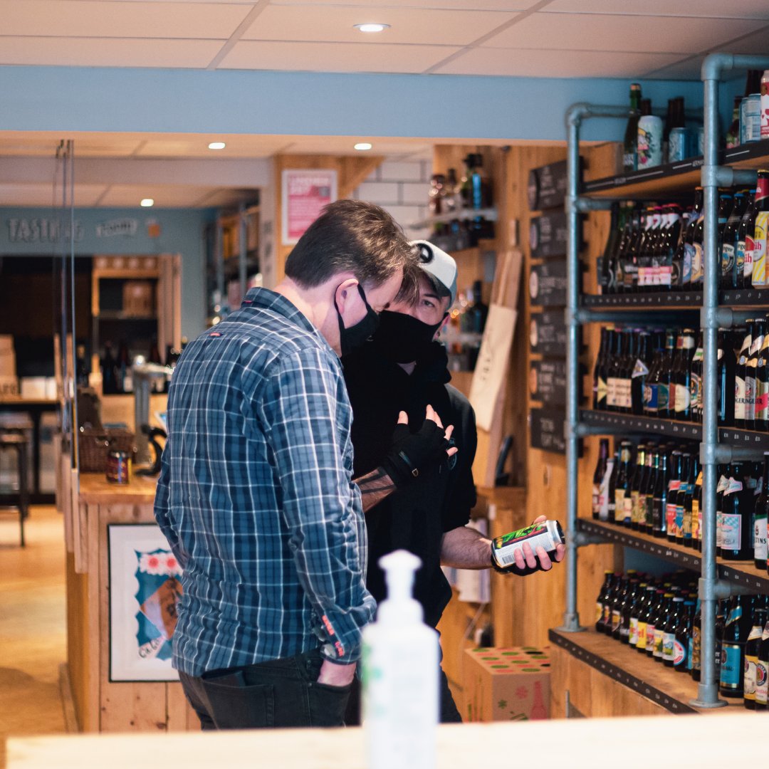 BathRdBeers's tweet photo. Today, our General Manager, Jake, is serving his last customers at Bath Road Beers
Thank you for all of your hard work and for helping to create a (two-time) award-winning shop!
Deputy Manager, Lee, will be taking over and keeping our lovely customers well-hydrated 🍺 https://t.co/hWfhMNLjln