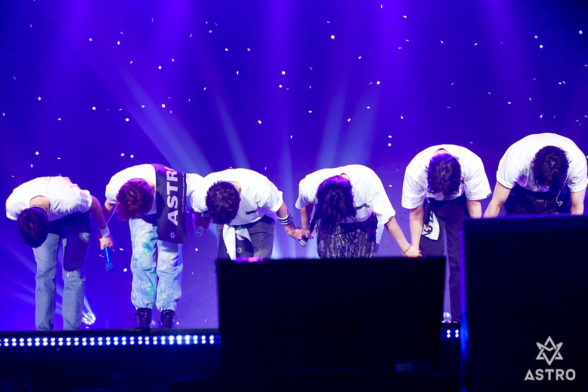 AfiliLover's tweet photo. 𝑾𝒆 𝒌𝒆𝒆𝒑 𝒕𝒉𝒊𝒔 𝒍𝒐𝒗𝒆 𝒊𝒏 𝒂 𝒑𝒉𝒐𝒕𝒐𝒈𝒓𝒂𝒑𝒉~♡🎶

#ASTRO #아스트로 #GATE6 https://t.co/WG6yb2UvqB