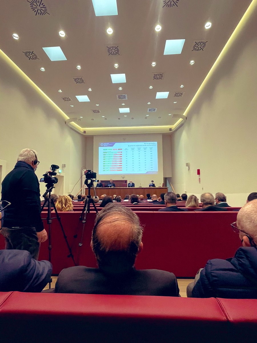 Nic_Bianchi's tweet photo. “È facile essere sostenibili con le emissioni degli altri“. Nel Paese spesso non c’è coerenza tra convinzioni ideologiche, strategie e comportamenti. @stefanoepifani 

#sostenibilità
#digitale https://t.co/bie5ldKKJd