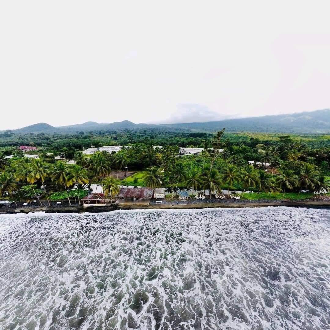 fidelinepaule's tweet photo. <<DISCOVER SEME BEACH>>
Seme Beach est situé aux abords de la plage de Bakingili à 20 kms de Limbe, au pied du Mont Etindé, dans la chaîne du Mont Cameroun.
📸 Seme Beach
#semebeach
#climate #cleanseas #sustainability #climatechange #com #Cameroun #CoM #tourisme #Limbe https://t.co/SC4KyJNXt3