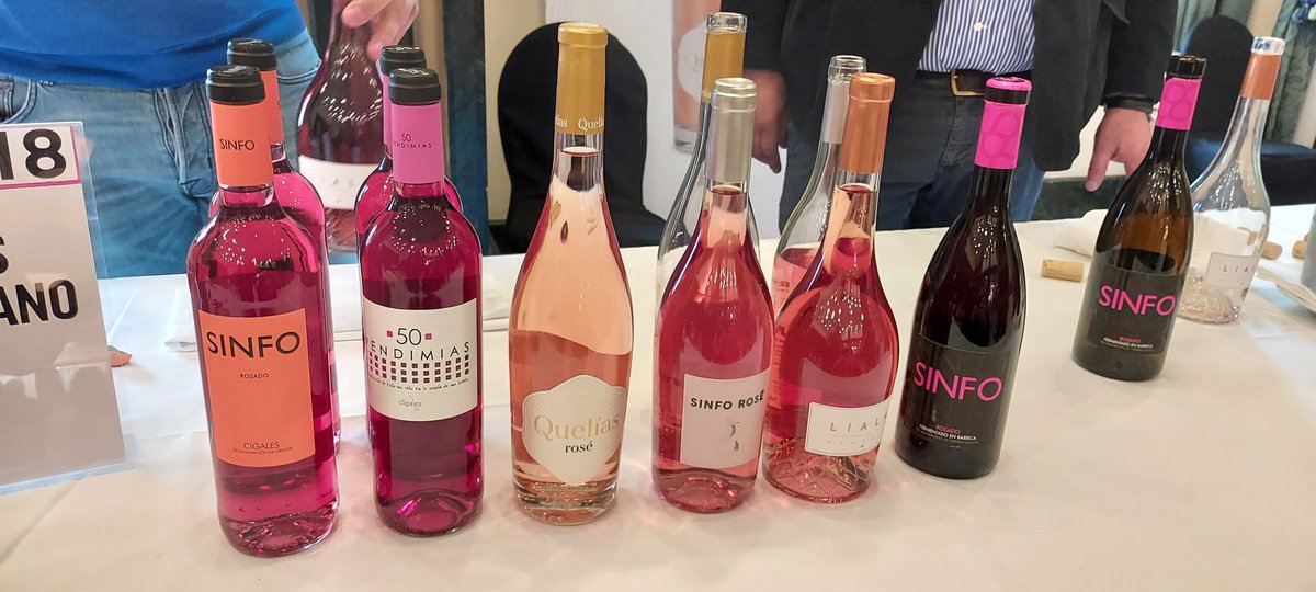 Disfrutamos a través del VII Salón de Vinos "Solo Rosados" organizado por <a href="/CalduchVino/">Enrique Calduch</a> de la diversidad de vinos rosados que se elaboran en nuestra geografía.
Blog De Bodegas con la Bruja Viri debodegasconlabrujaviri.com
#SoloRosados