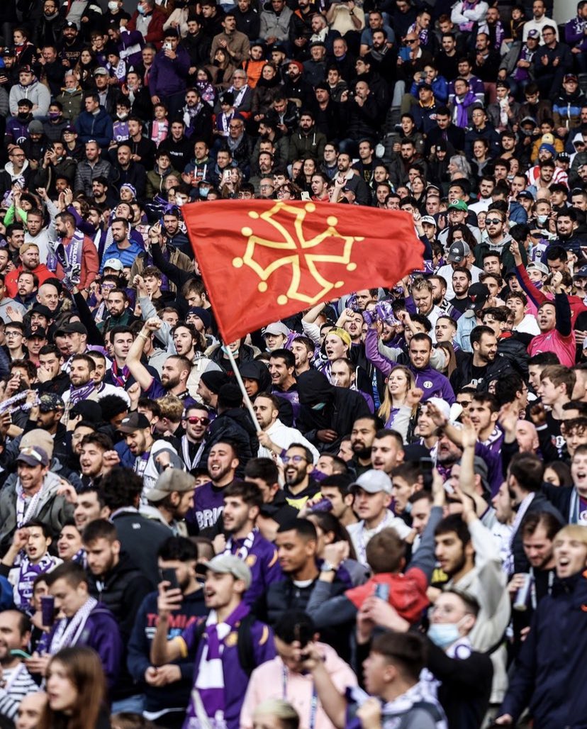 🚨 CONCOURS <a href="/AllezLPitchouns/">Allez Les Pitchouns !</a> x <a href="/Betway_Fr/">Betway France 🔞</a>

Lot 1 : 2 places VIP pour le match #TFCCNFC 

Lot 2 : 3x 2 places en tribune pour #TFCCNFC 

Pour participer :
- Follow <a href="/AllezLPitchouns/">Allez Les Pitchouns !</a> et <a href="/Betway_Fr/">Betway France 🔞</a> 
- RT
- Tag une personne avec qui tu souhaiterais aller au match 

TAS dimanche 💜