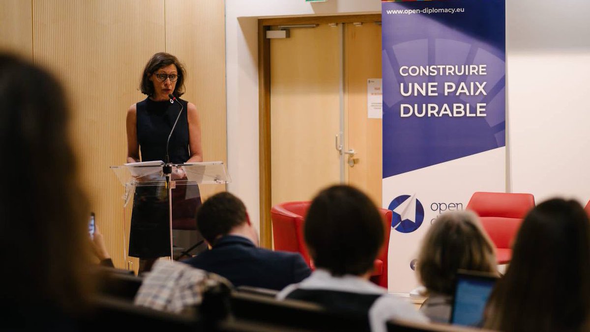 flprovendier's tweet photo. 🌍En cette #JourneeDeLaTerre , ouverture de la conférence #ODDToutEstLié avec l’institut @opendiplo à @ENS_ULM. 

🗣 « La France doit devenir l’ambassadrice de l’#Agenda2030, pour un monde plus juste et plus durable, sans laisser personne de côté.

📸@adrienthibault https://t.co/lEwnoKHgAU
