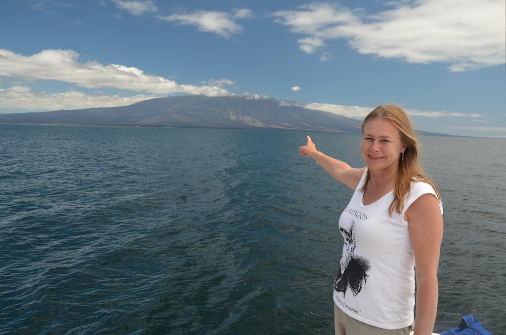 EarthSciCam's tweet photo. 💚It’s #EarthDay2022 💚
We’re taking some time to appreciate the beauty of the vibrant planet we live on and care for.
Professor @GeoSalCam shares some wonderful snaps of her #fieldwork in the Galápagos Islands here 🌍🐢 🌋
Photo credits: Sally Gibson https://t.co/LHc8W75QEa