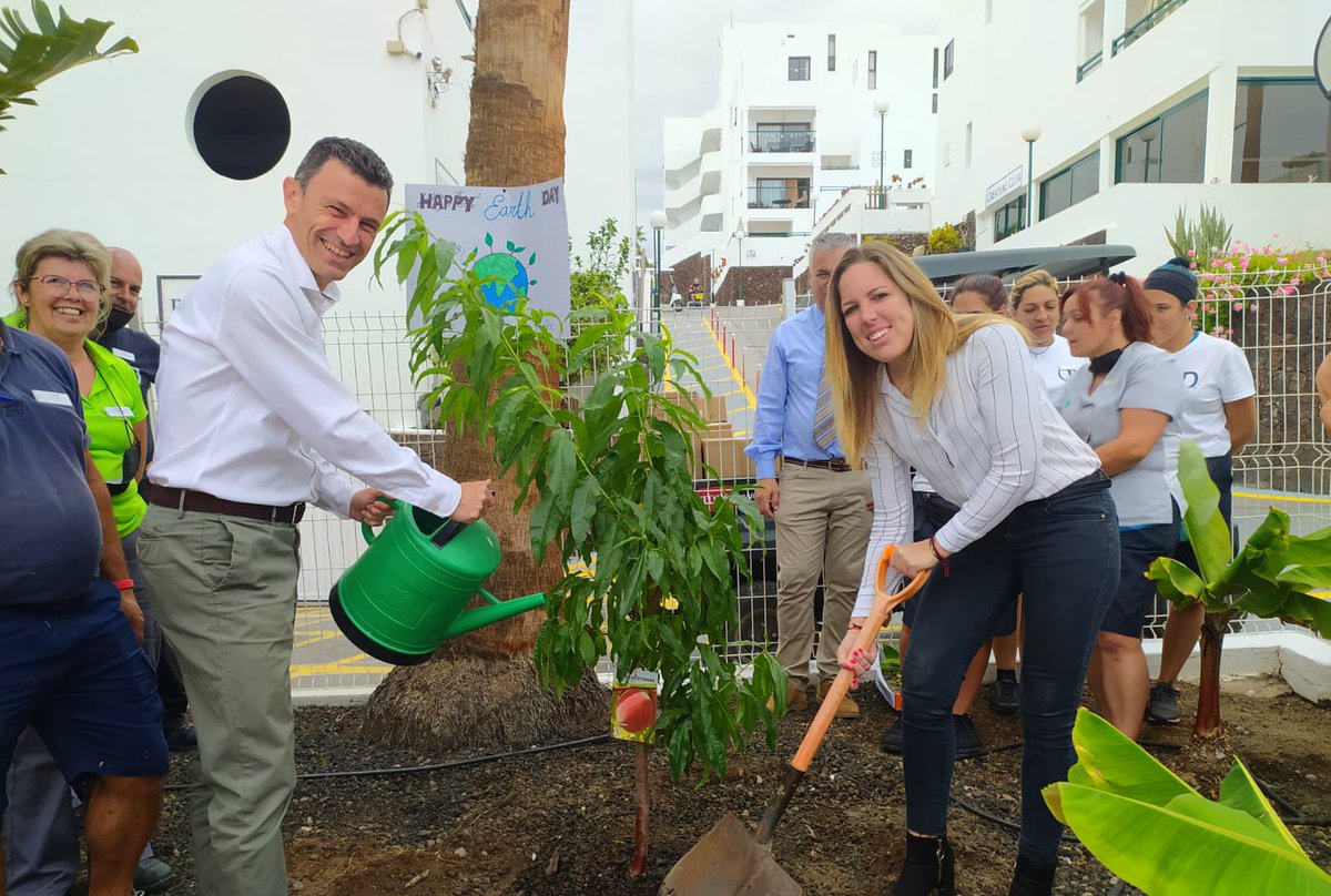 #SunsetBayClub team members and guests planted a #Peach Tree to commemorate #WorldEarthDay2022 #InvestInOurPlanet #earthday2022 #GoingGreen