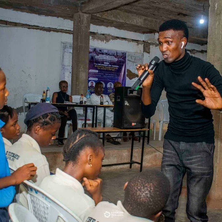 tolenofficial's tweet photo. Social media professionals highlighting the impact of social media on young people.

@ #socialmediaschoolsoutreach #ASUU Lekki Ikorodu Badagry https://t.co/CbDuu1qAiK