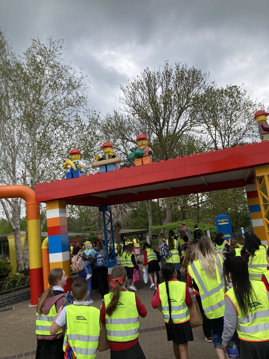 Year 5 have arrived for their school trip at Legoland 🤩 Learning all about the Science of rollercoasters 🎢