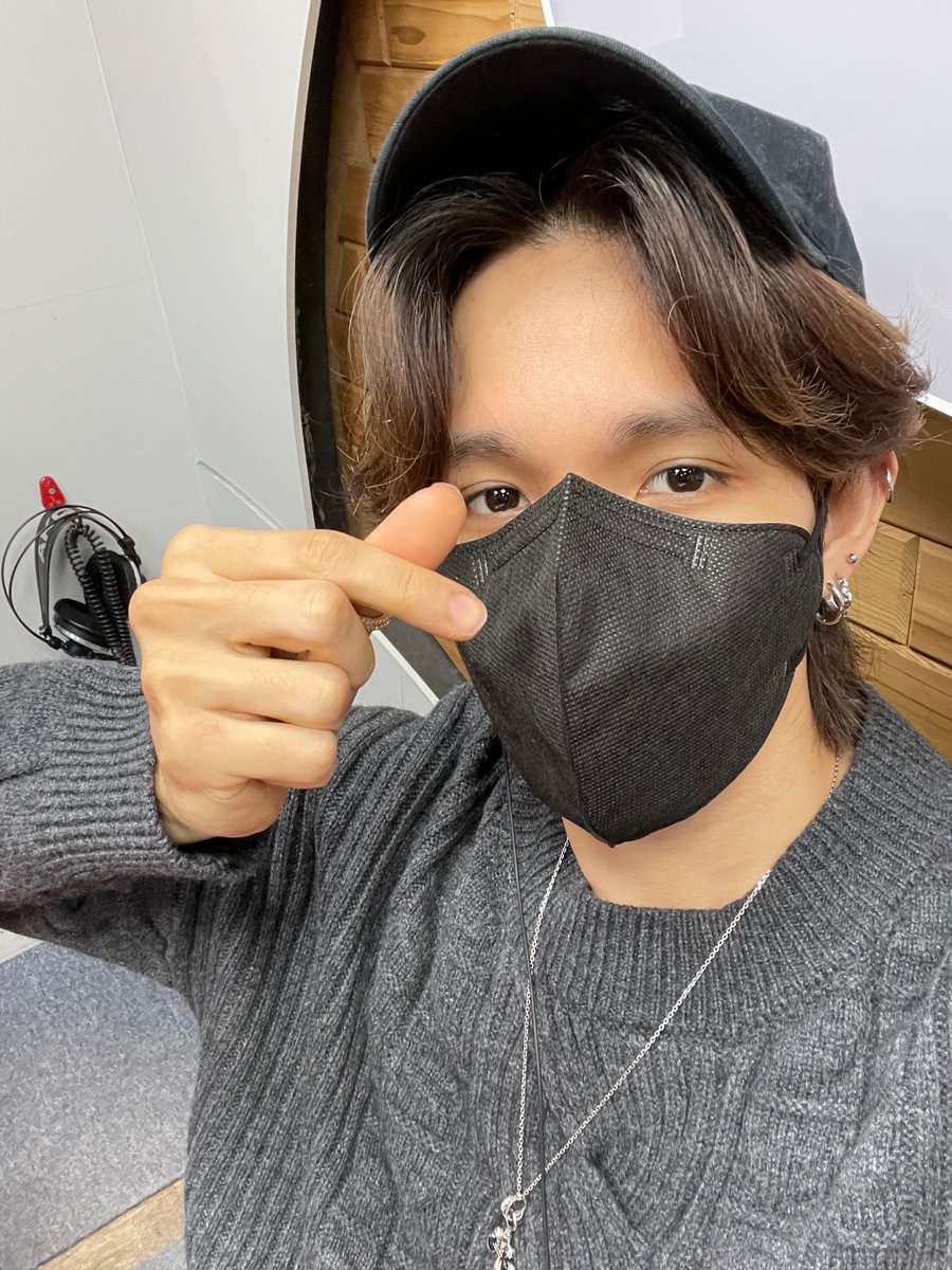 SAMUEL_twt_ tweet picture