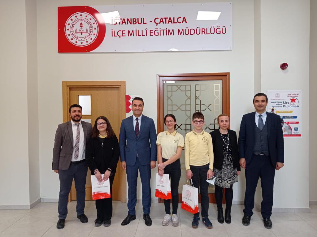 catalca_mem's tweet photo. Müdürümüz Tayfun Özyolcu, 23 Nisan Ulusal Egemenlik ve Çocuk Bayramı sebebiyle, Milli Eğitim Müdürlük makamını İTO Ortaokulu öğrencileri Melis Yazer, Alperen Ergen, Asya Özbeğ’e devretti.

@tcmeb @istanbulilmem @memleventyazici @TayfunOzyolcu @itoortaokulu https://t.co/Fj6mufByvF