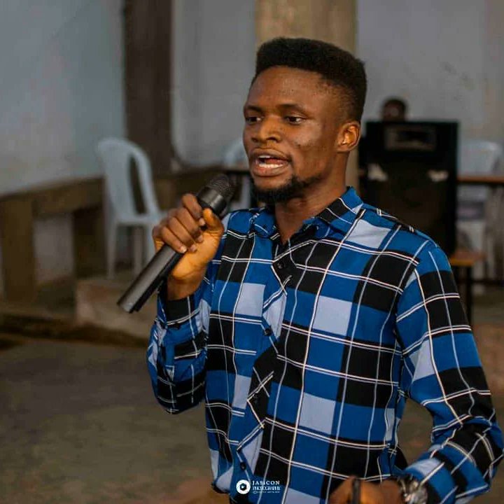 tolenofficial's tweet photo. Catch them young @ the #socialmediaschoolsoutreach 🔥

We brought in a YouTuber, a Filmmaker and Social Media Creatives to show these young people how to do it right on the internet.

#ASUU Ikorodu Badagry Gbagada Express https://t.co/ny8fR9WATv