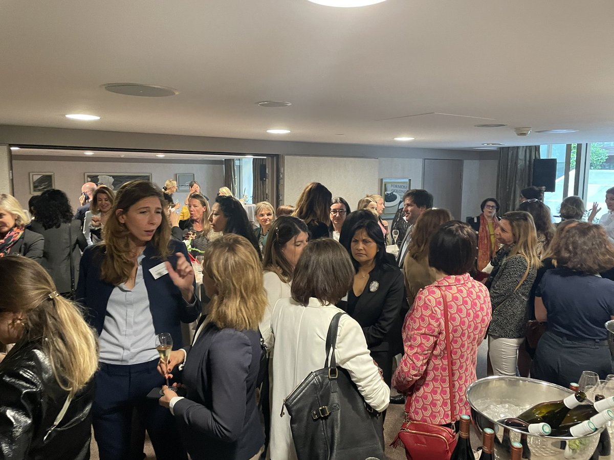dcarlach's tweet photo. PARIS | Nous étions près d'une centaine hier pour le lancement de #Femmes du @MEDEF_Paris. 21 avril,date symbolique:anniversaire de l’ordonnance de 1944 accordant le droit de vote🗳️et l’éligibilité aux femmes. Un rdv très attendu par l'ensemble des femmes et des hommes présents🙏 https://t.co/0FCsyzg06F