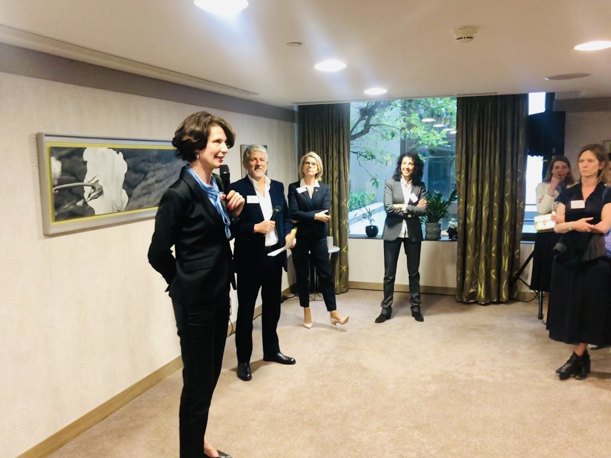 dcarlach's tweet photo. PARIS | Nous étions près d'une centaine hier pour le lancement de #Femmes du @MEDEF_Paris. 21 avril,date symbolique:anniversaire de l’ordonnance de 1944 accordant le droit de vote🗳️et l’éligibilité aux femmes. Un rdv très attendu par l'ensemble des femmes et des hommes présents🙏 https://t.co/0FCsyzg06F