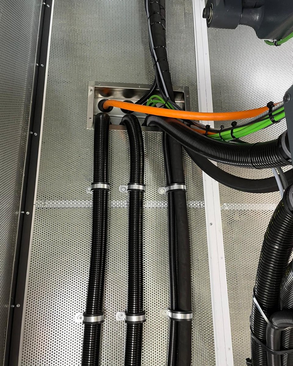 BrudererUK's tweet photo. INSTALLED AND READY TO PROTECT - Just completed, the installation of a Unidor press &amp; tool monitoring &amp; protection system.
For more info on our monitoring &amp; protection equipment, contact our Luton team.

#protection #engineering #toolprotection #pressforce #ukmfg https://t.co/0WAcP9lx13