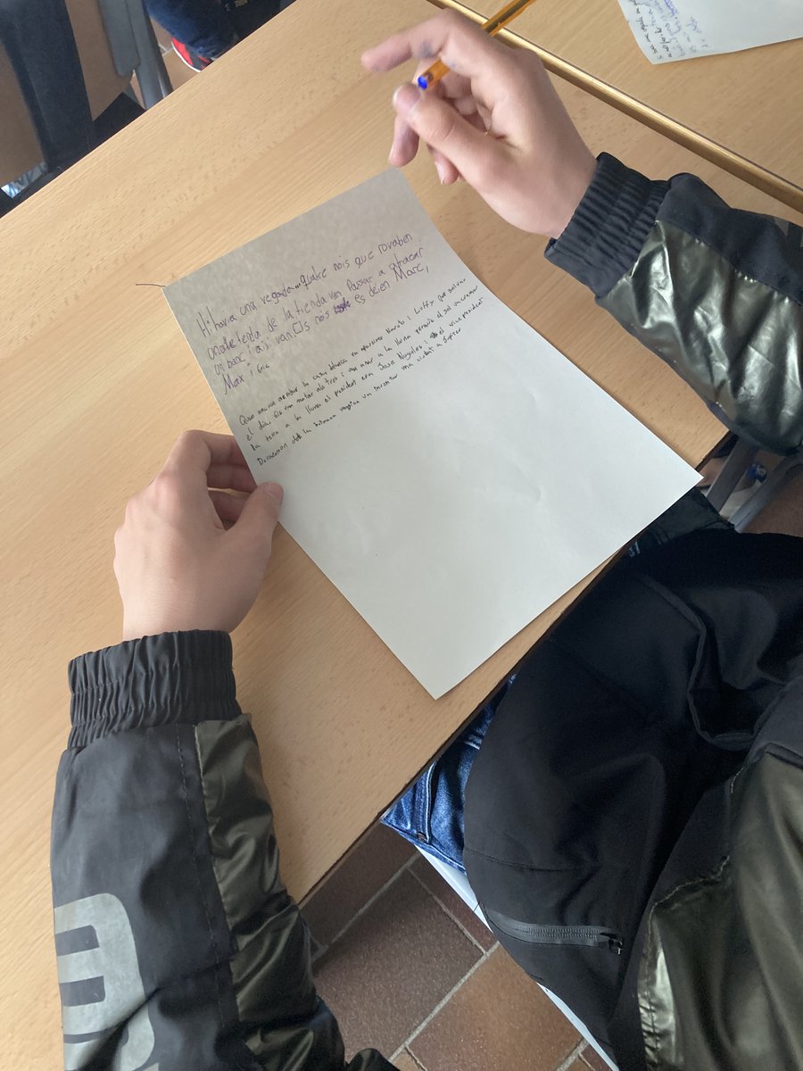 Els alumnes de primer d’ESO fent històries compartides!! #santjordibenapres2022 #sitges