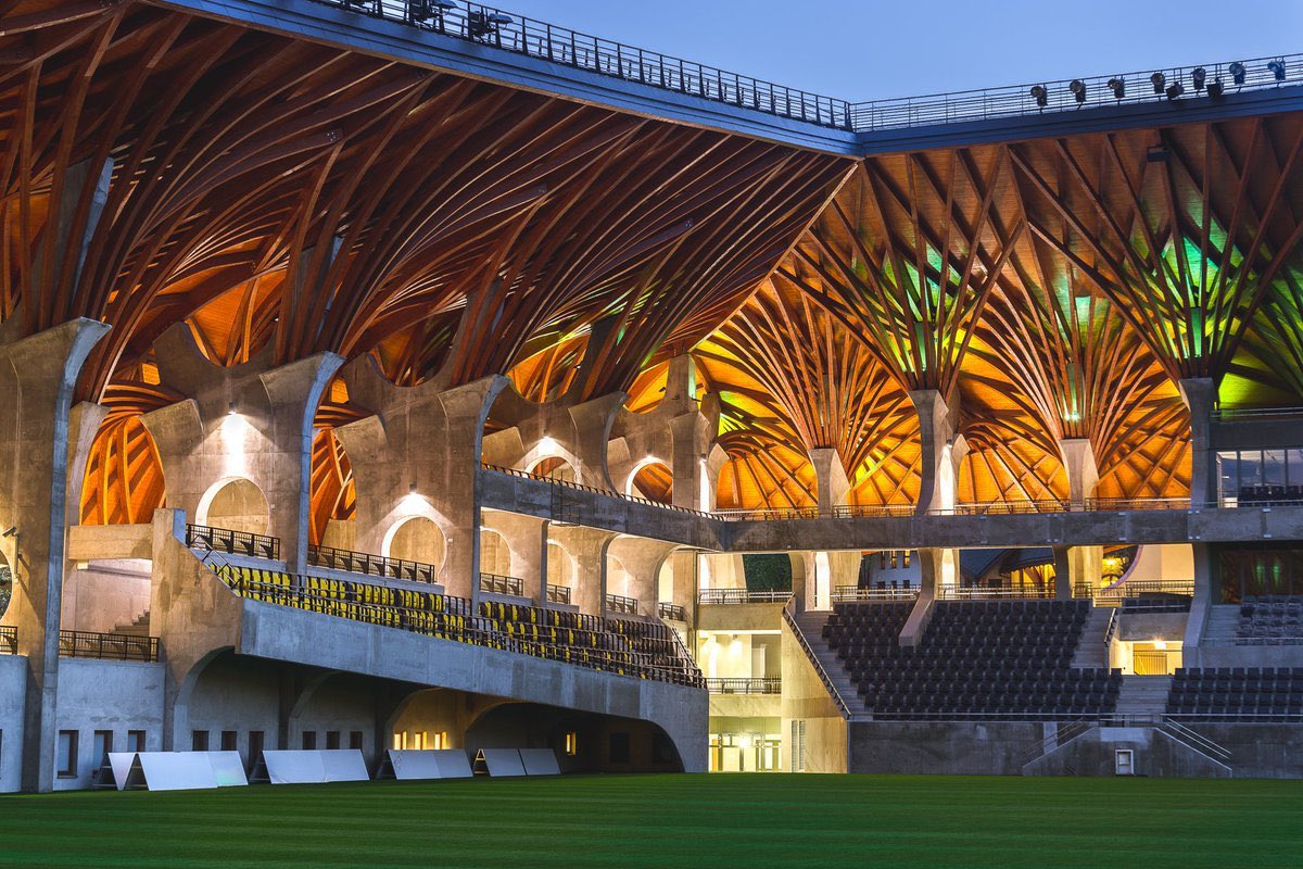 Footballtweet's tweet image. 🇭🇺 Just look at the incredible architecture of the Pancho Arena in Hungary, home to Puskás Akadémia FC. 😍😍

This stadium has a capacity of 4,000 fans. 🏟