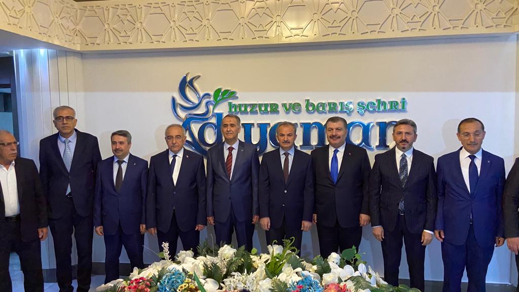 Sağlık Bakanımız <a href="/drfahrettinkoca/">Dr. Fahrettin Koca</a>, Milli Savunma Komisyonu Başkanımız <a href="/AhmetAYDIN_02/">Ahmet AYDIN</a>, İl başkanımız <a href="/mehmetdagtekin_/">Mehmet Dağtekin</a>, Kadın Kolları başkanımız <a href="/AvSalihaDiler/">Av. Saliha DİLER</a>  ve Gençlik Kolları Başkanımız <a href="/mevlutkustepe/">Mevlüt Kuştepe</a> Ve birlikte Belediye Başkanımız <a href="/Drsuleymanklnc/">Dr. Süleyman Kılınç</a>'ı ziyaret ettik.