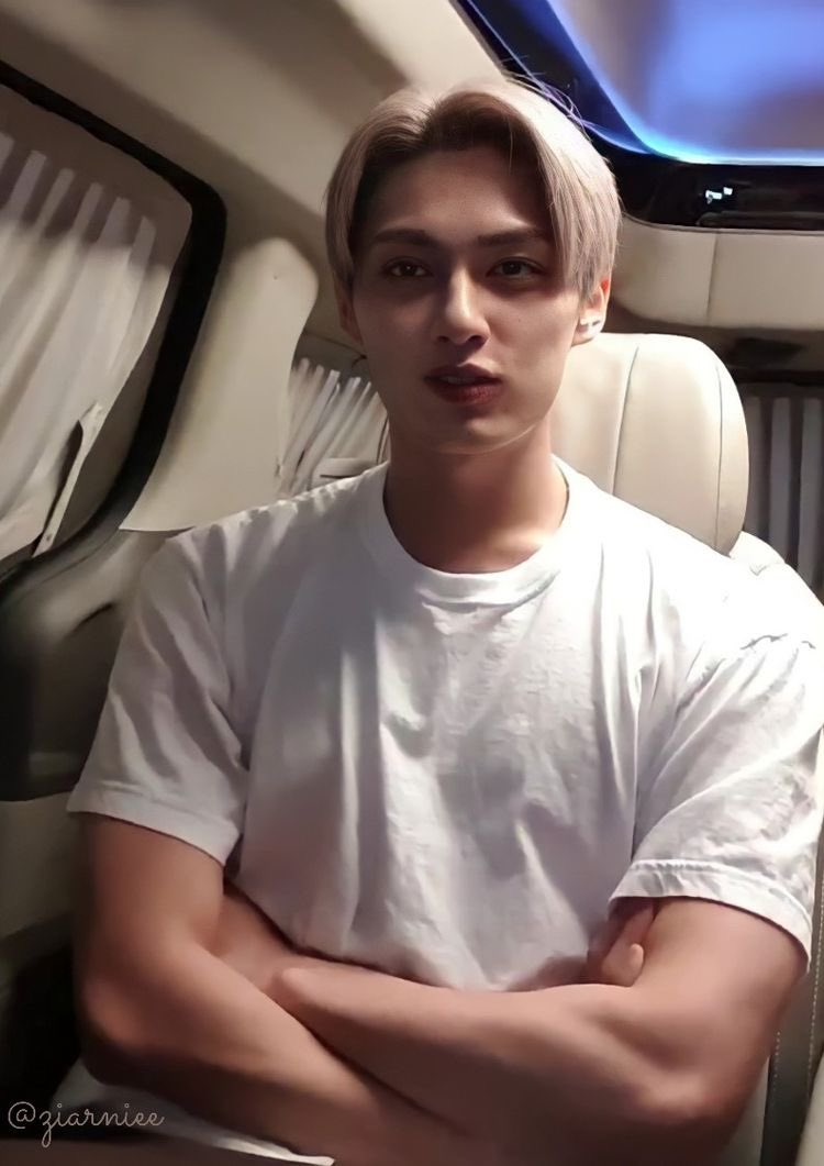 thinkabtwjh's tweet photo. jarms (jun arms) https://t.co/kArWM8NLC7