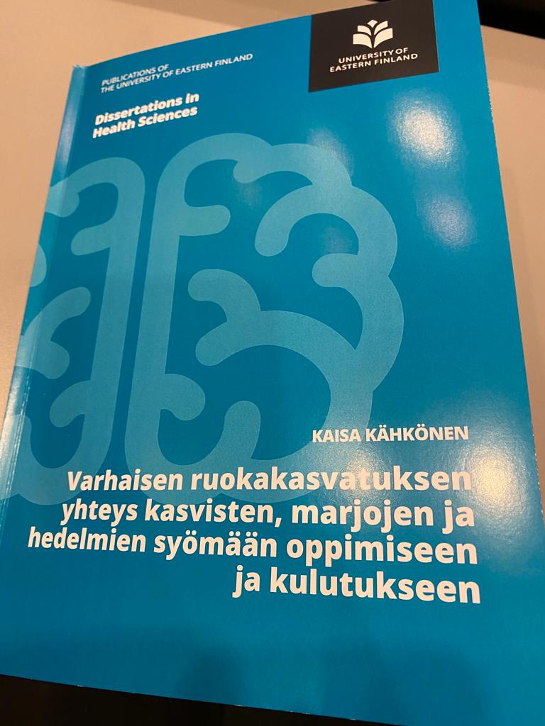 TanjaTT_'s tweet photo. Mielenkiintoinen väitös: @kaisa_ravistamo väitöskirja tuottaa tärkeää tietoa myös kunnan #hyte työhön - varhaiskasvatuksen #ruokakasvatus avulla voidaan edistää lasten kasvisten käyttöä. https://t.co/3XJPOk3uhf
