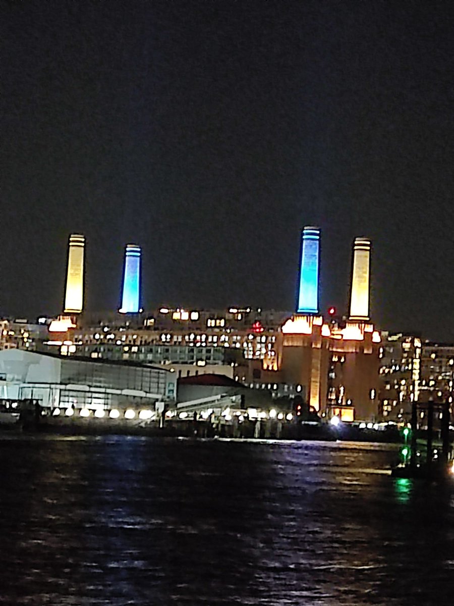 Battersea Power Station last night with Chimneys lit up in Ukraine colours.  #Ukraine️ #SupportUkraine