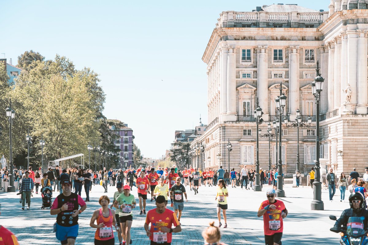 RNRmadmaraton's tweet photo. ¿Quién va a estar peleando el #RNRMadrid el domingo a estas horas? 😜🤟 https://t.co/CryKOHfCEF