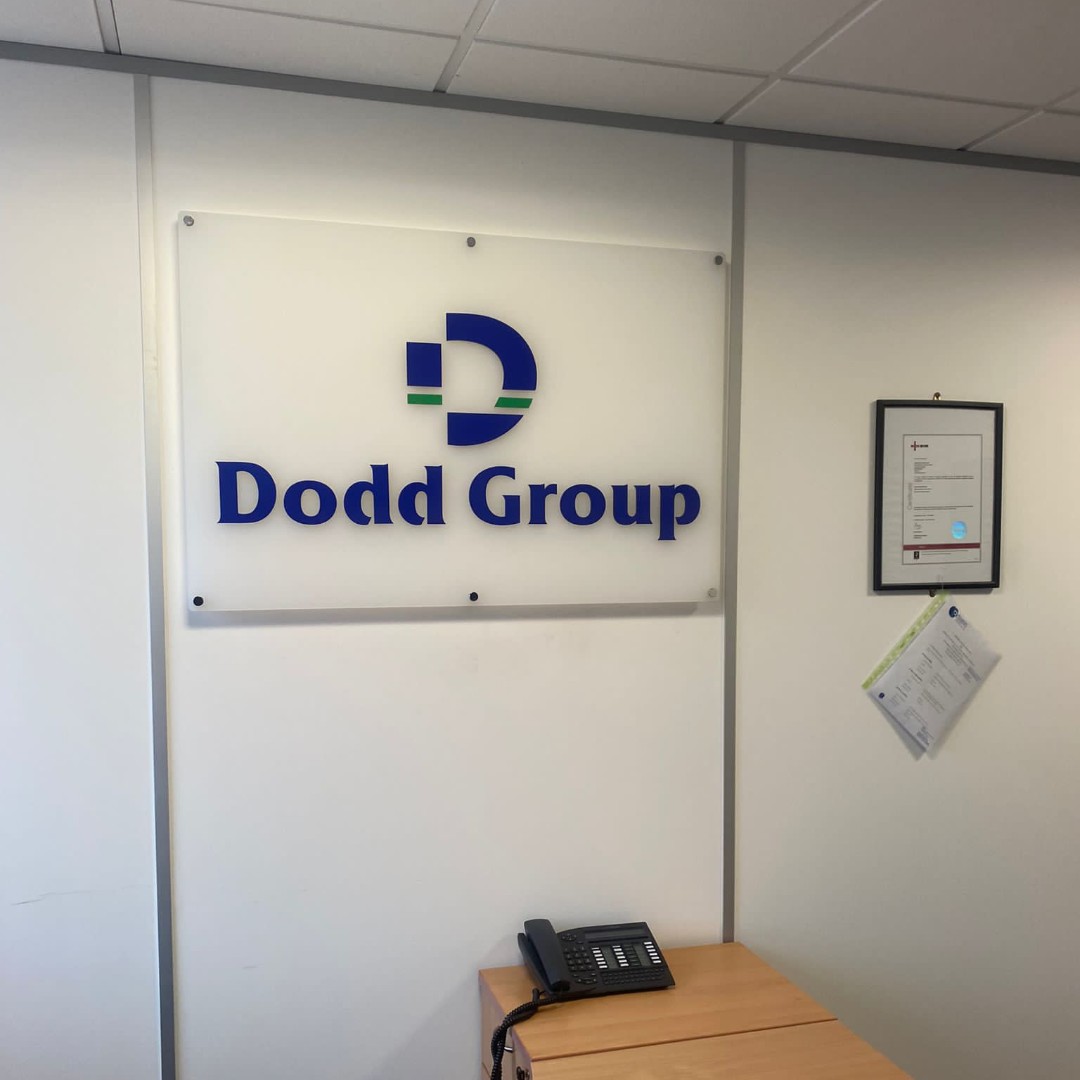 Metamarkuk's tweet image. Elite Signs worked with a range of different materials for this project! For this particular sign they used our Metamark Silver Etch Effect Frosted Vinyl! Click here for more about this material ow.ly/M9OE50IMpXf #metamarkuk #metamarkeverywhere #interiorsign #signagedesign