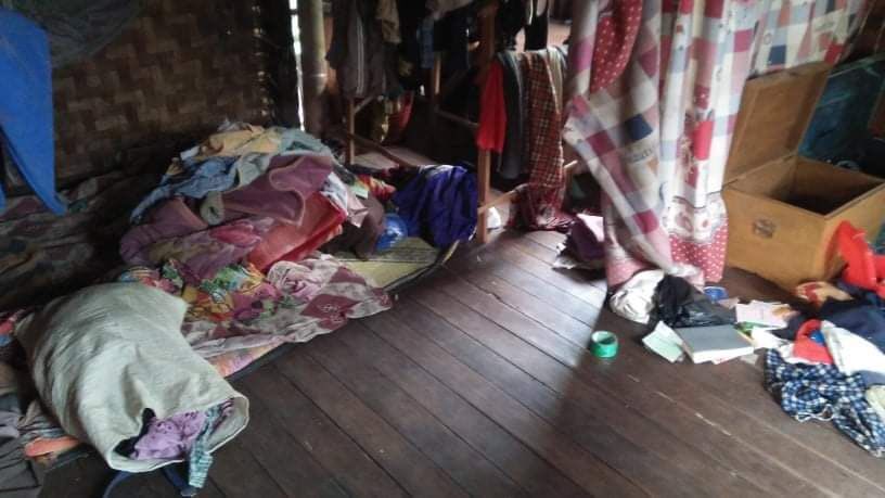 Tiam1702's tweet photo. Junta soldiers plundered Natchaungkyi village, Kale tsp, Sagaing division, and looted about 10 million mmks and foodstuffs in Apr 13. They burnt down 13 civilian houses and rice mill in Aungmingalar village in Apr 12. #2022Apr22Coup #WhatsHappeningInMyanmar https://t.co/iGdPslLdFG